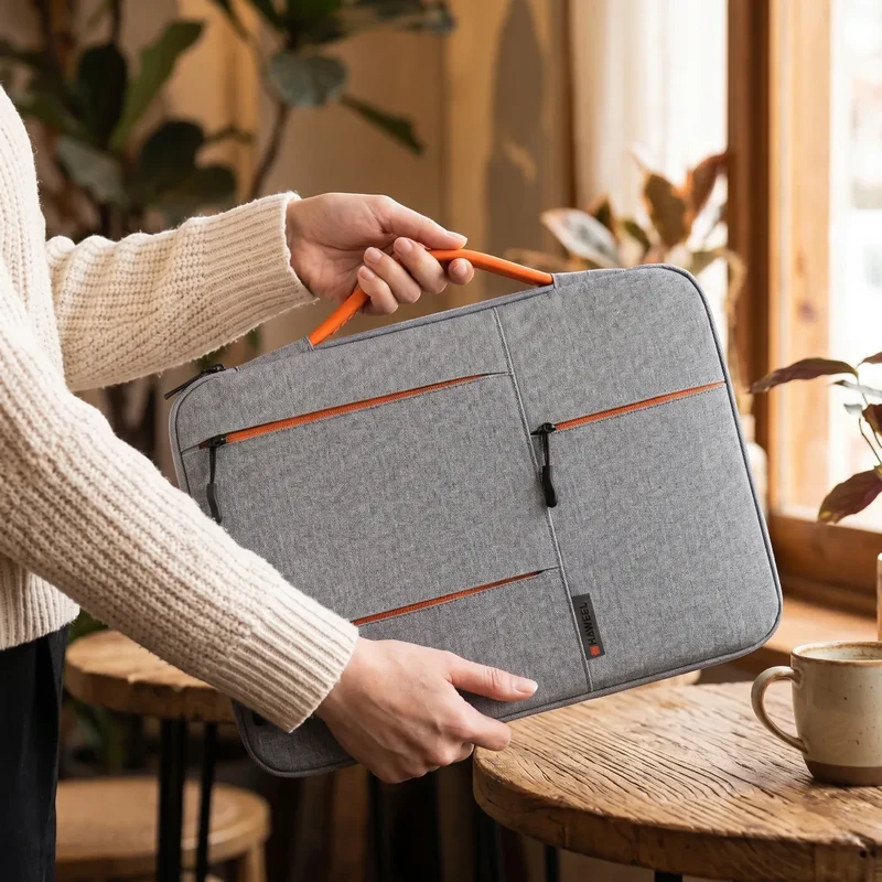 Housse pour ordinateur Nomad-Stretch - Ergonomie absolue & Style épuré