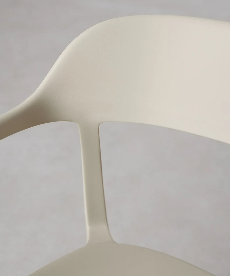 Silla de Polipropileno con Reposabrazos Naomi