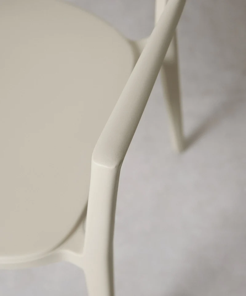 Silla de Polipropileno con Reposabrazos Naomi