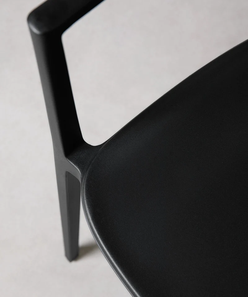 Silla de Polipropileno con Reposabrazos Naomi