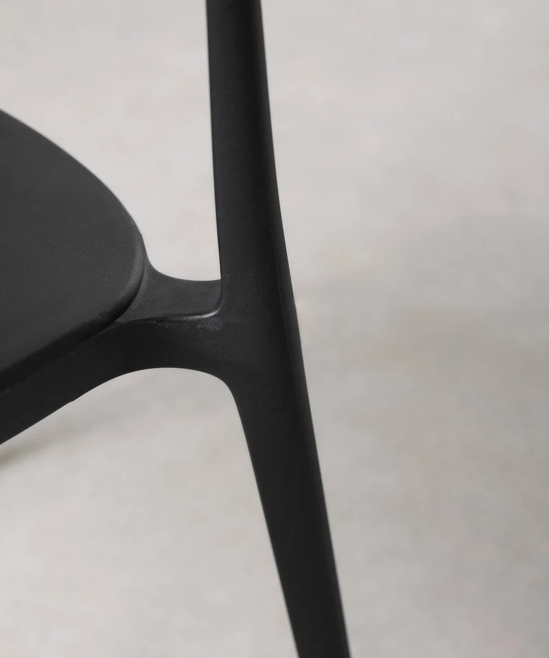 Silla de Polipropileno con Reposabrazos Naomi
