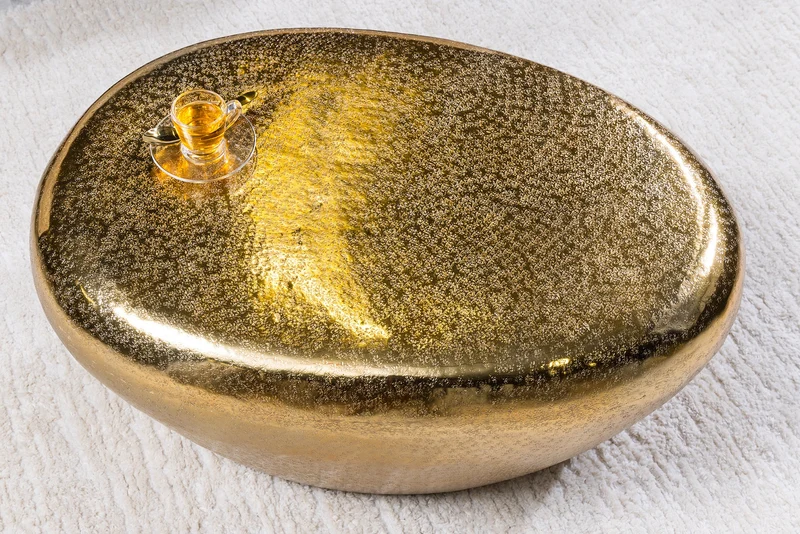 Table basse artisanale STONE 75cm en métal doré martelé design