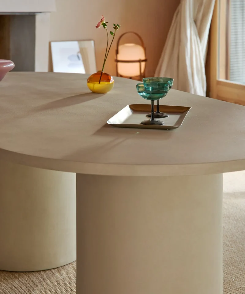 Mesa de Comedor Ovalada en Microcemento Juno