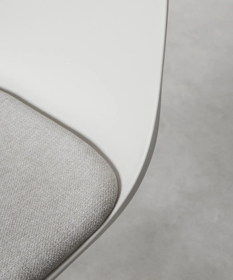 Silla de Oficina de Polipropileno y Asiento de Tela Annie