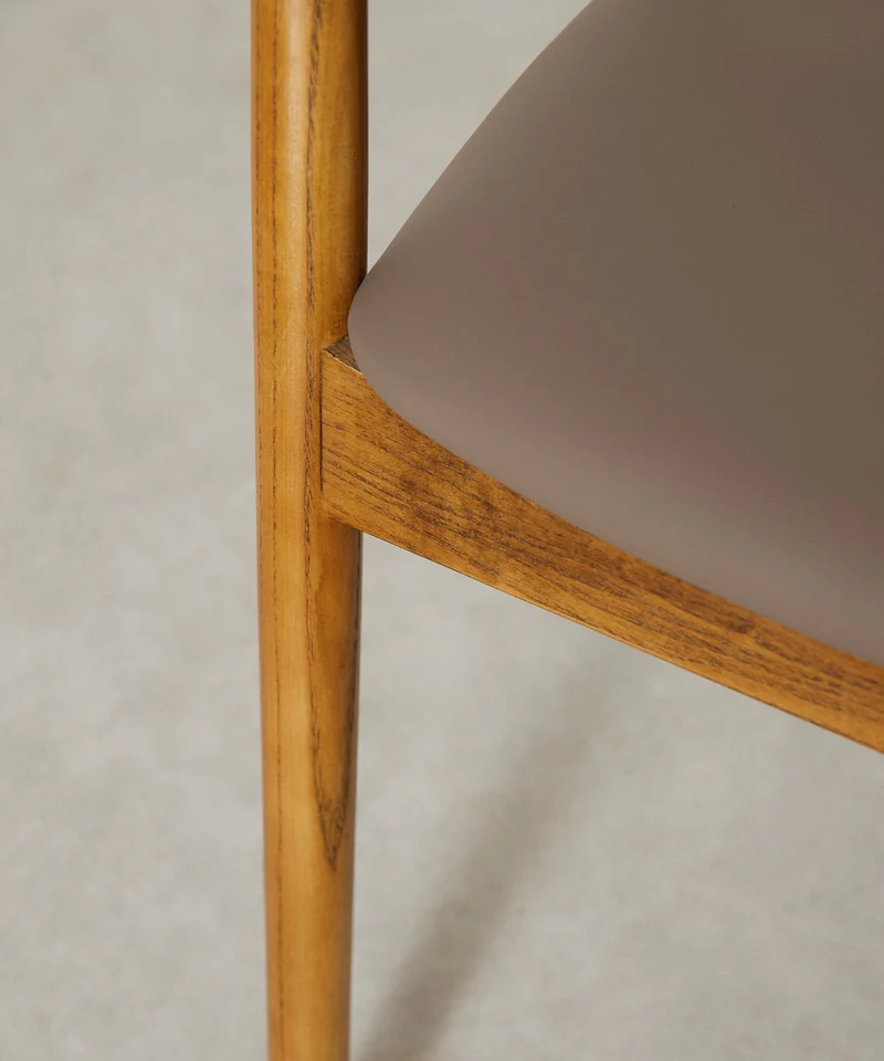 Silla de Comedor en Madera y Polipiel Olivia - Nogal Claro