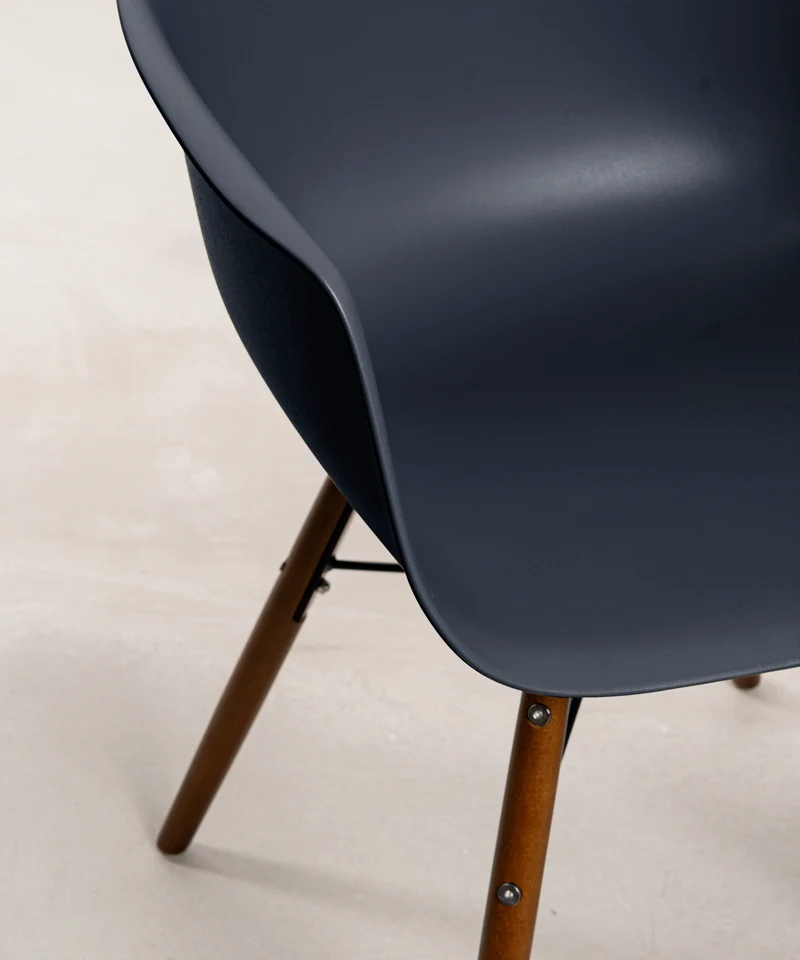 Silla de Polipropileno y Madera con Reposabrazos Elon Arms