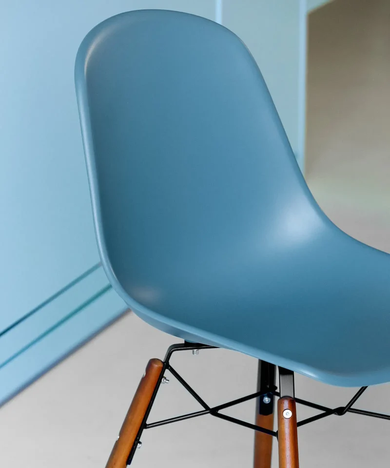 Silla de Polipropileno y Madera Elon