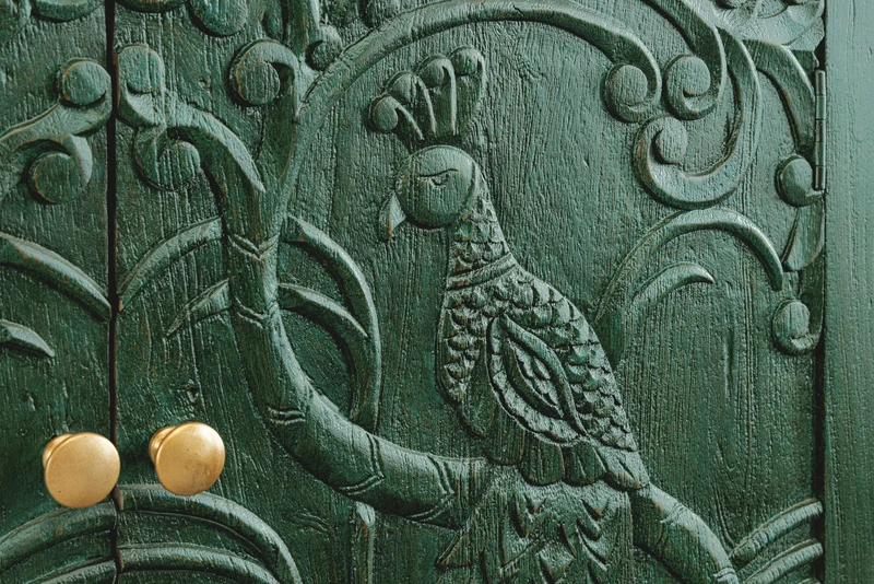 Buffet massif PEACOCK 175cm en bois de manguier vert antique sculpture 3D design paon