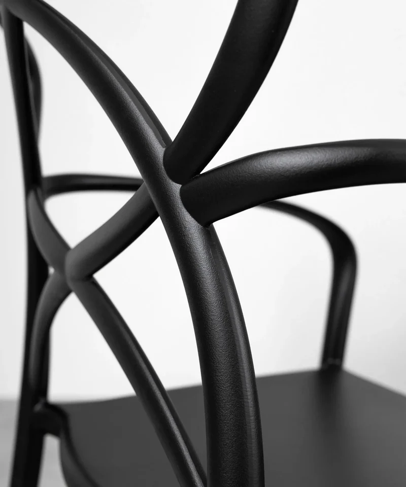 Silla de Polipropileno con Reposabrazos Maestro Arms