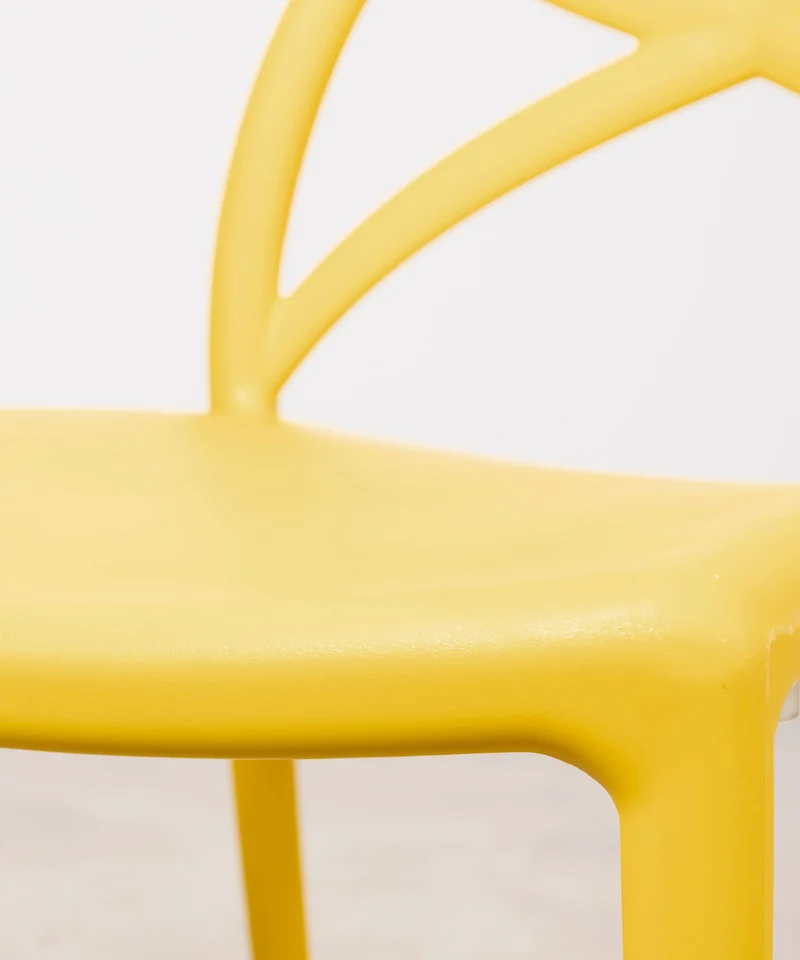 Silla de Polipropileno con Reposabrazos Maestro Arms