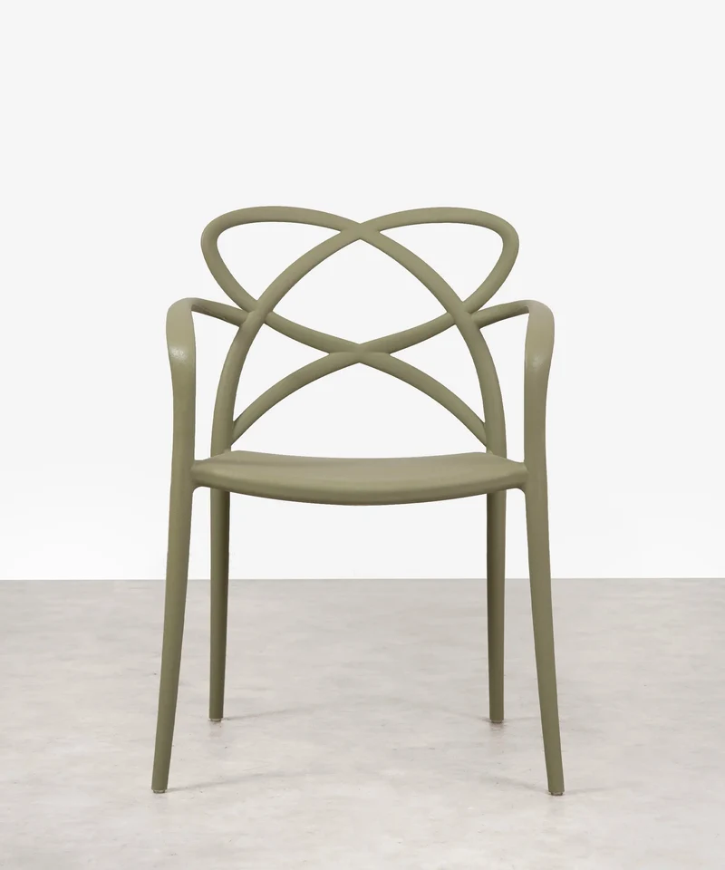 Silla de Polipropileno con Reposabrazos Maestro Arms