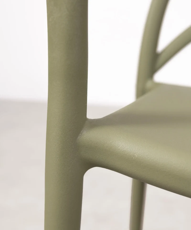 Silla de Polipropileno con Reposabrazos Maestro Arms
