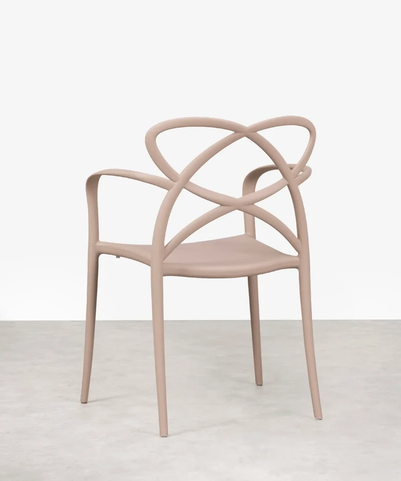 Silla de Polipropileno con Reposabrazos Maestro Arms