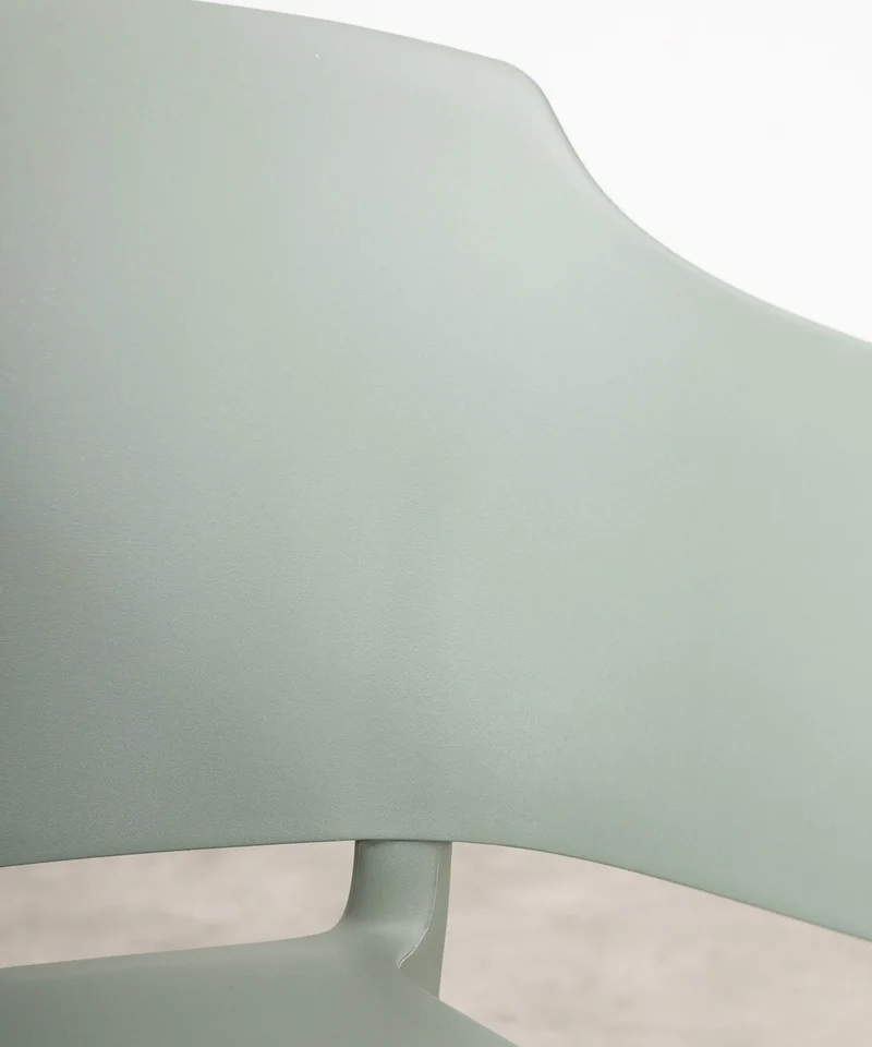 Silla de Polipropileno con Reposabrazos Liam