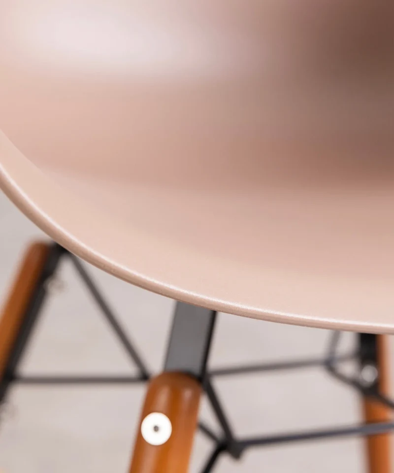 Silla de Polipropileno y Madera con Reposabrazos Elon Arms