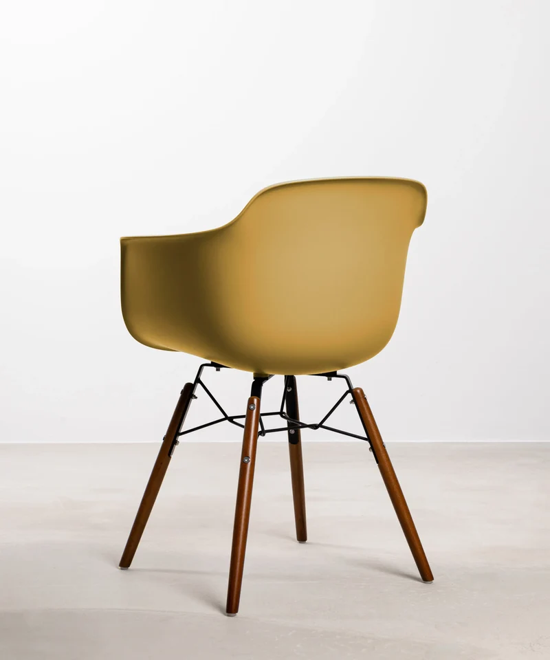 Silla de Polipropileno y Madera con Reposabrazos Elon Arms