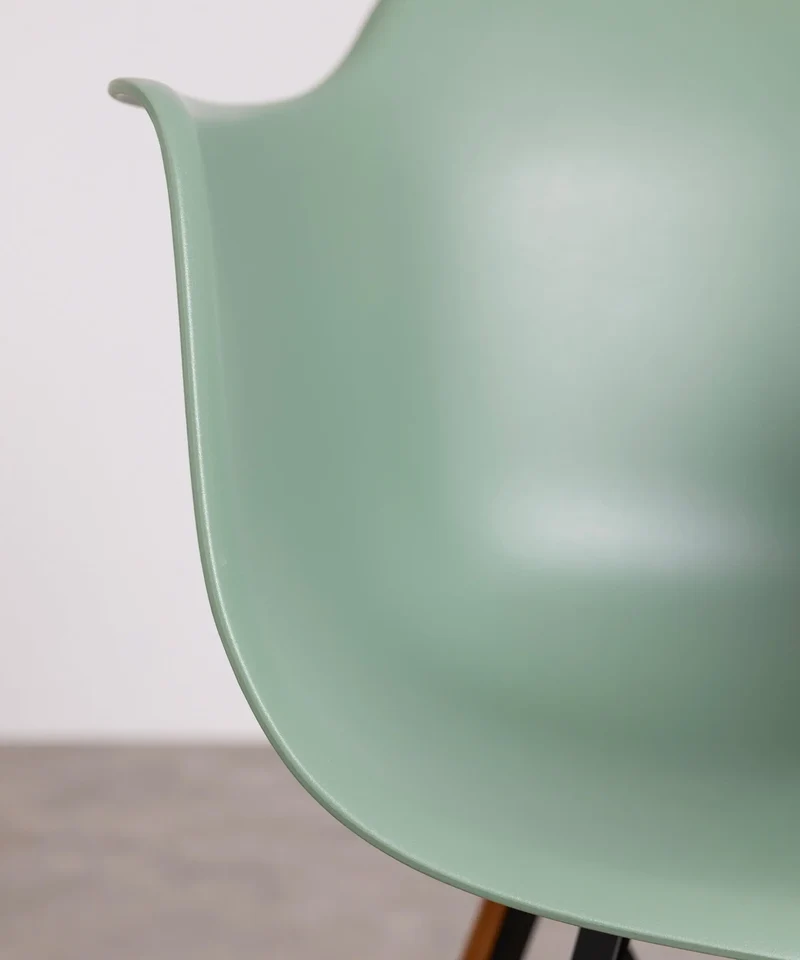 Silla de Polipropileno y Madera con Reposabrazos Elon Arms