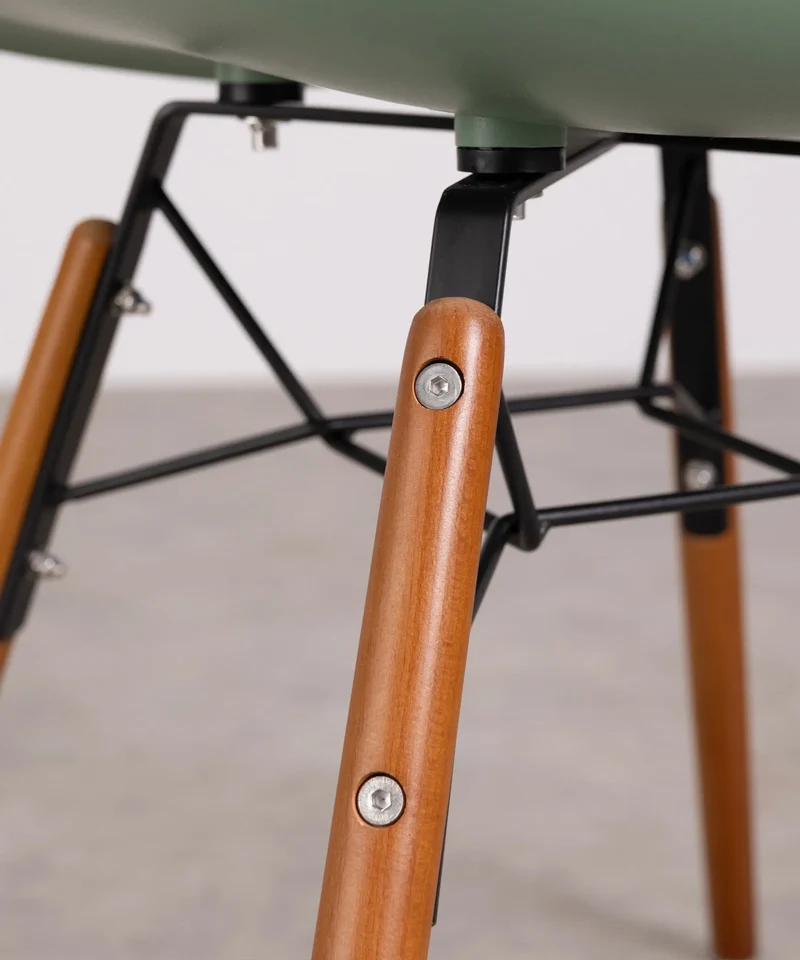 Silla de Polipropileno y Madera con Reposabrazos Elon Arms