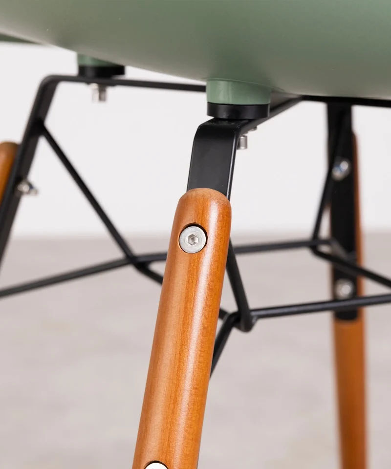 Silla de Polipropileno y Madera Elon