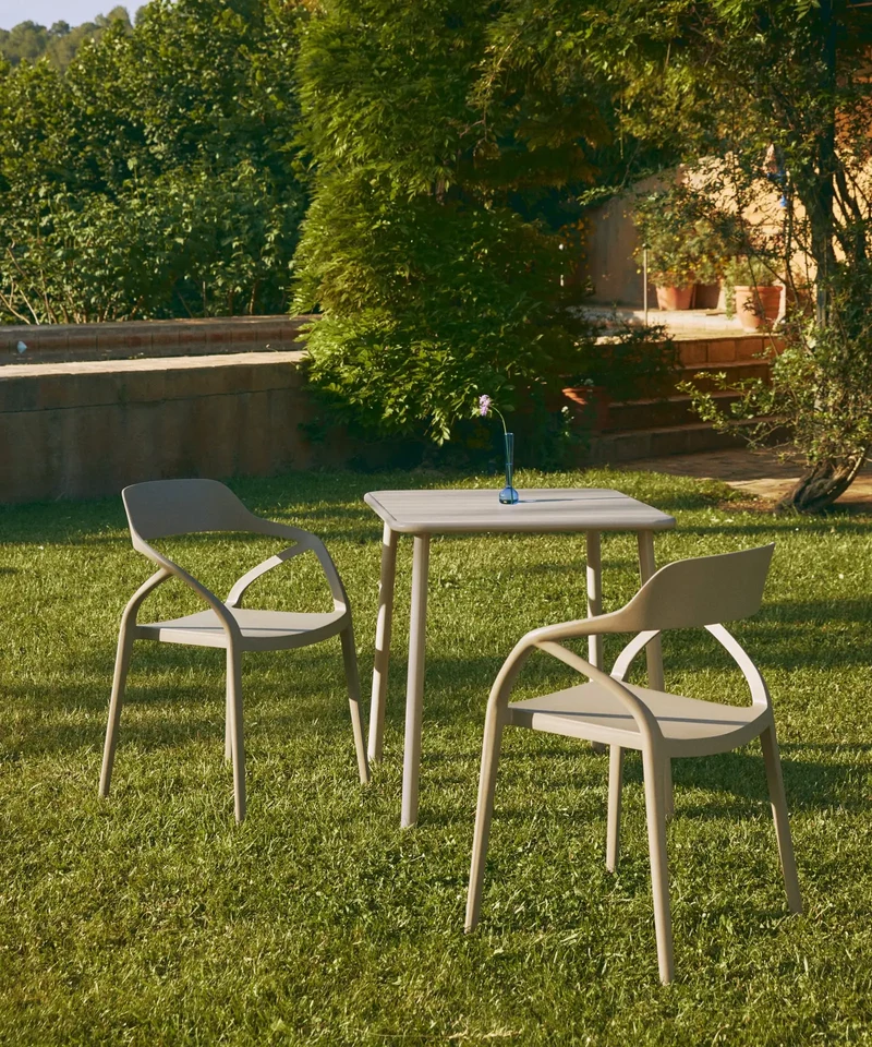 Silla de Polipropileno con Reposabrazos Grace