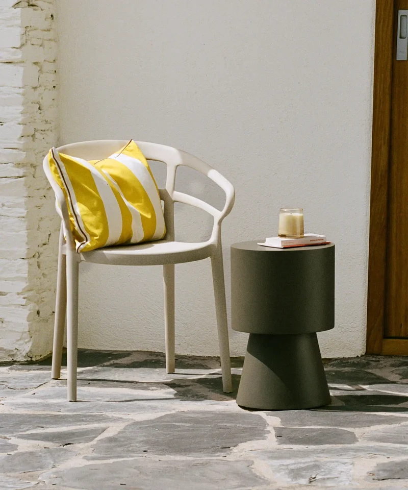 Silla de Polipropileno con Reposabrazos Nil
