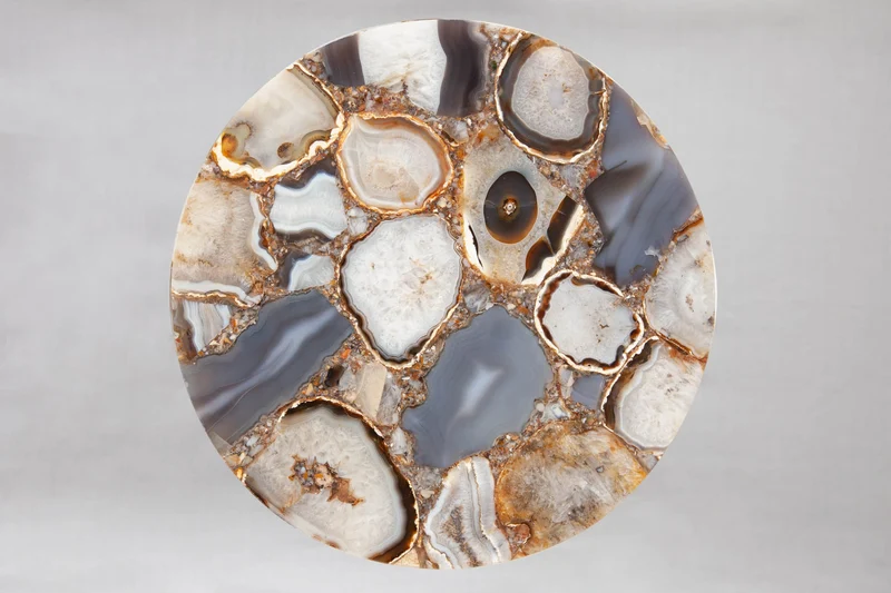 Table d'appoint ronde NOBLE I 35cm pierre précieuse agate pliable structure métal doré