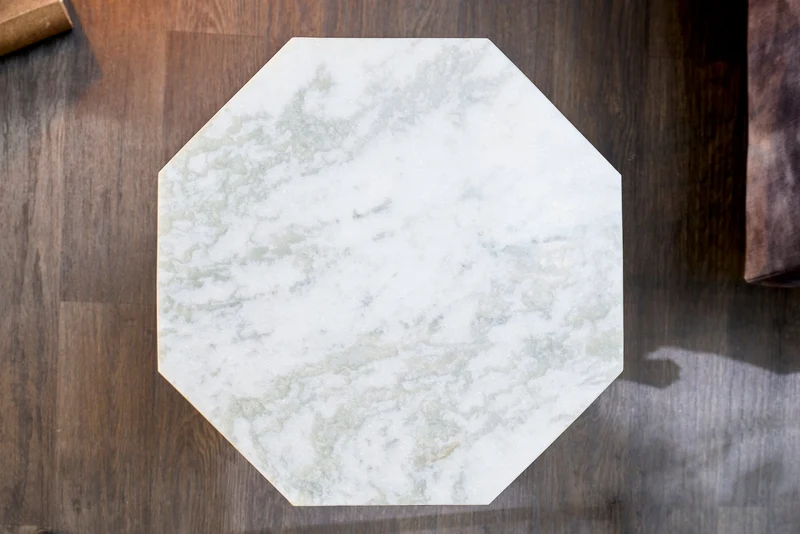 Table d'appoint design DIAMOND 50cm marbre blanc laiton métal