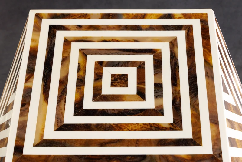 Table d'appoint en marqueterie d'os HARMONY NATURE 60 cm marron blanc incrustation artisanale