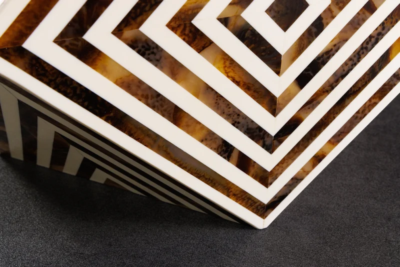 Table d'appoint en marqueterie d'os HARMONY NATURE 60 cm marron blanc incrustation artisanale