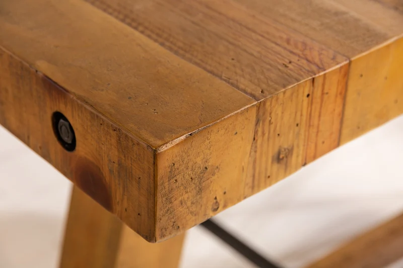 Table à manger solide FINCA 165 cm vintage marron en pin recyclé design industriel
