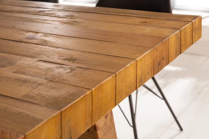 Table à manger solide FINCA 165 cm vintage marron en pin recyclé design industriel