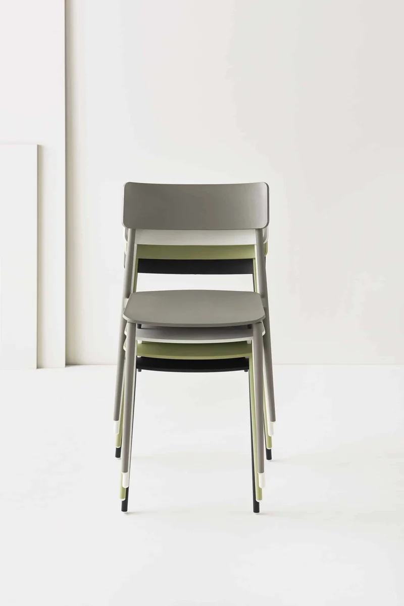 Chaise Plastique Cult