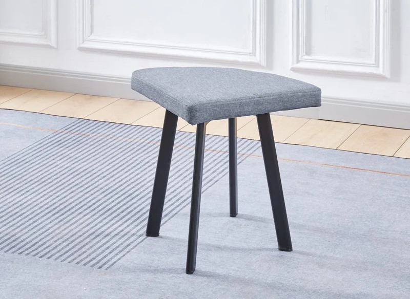 Ensemble table à manger en bois noir avec 4 tabourets gris IRINA