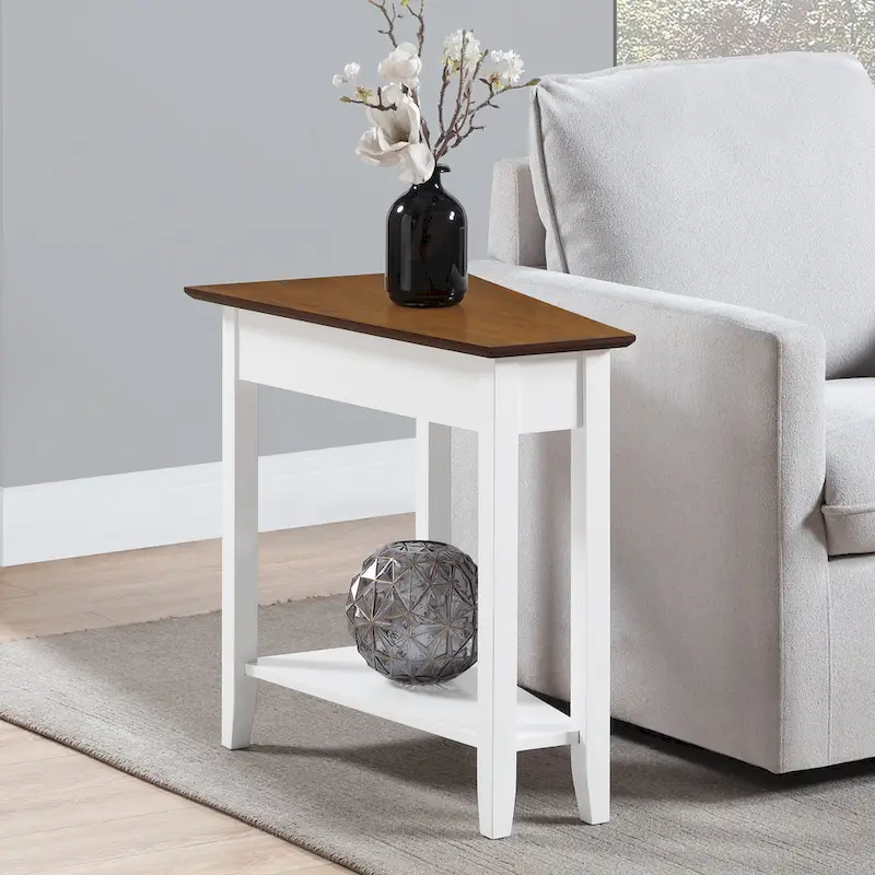 Table d'appoint traditionnelle en forme de coin avec étagères