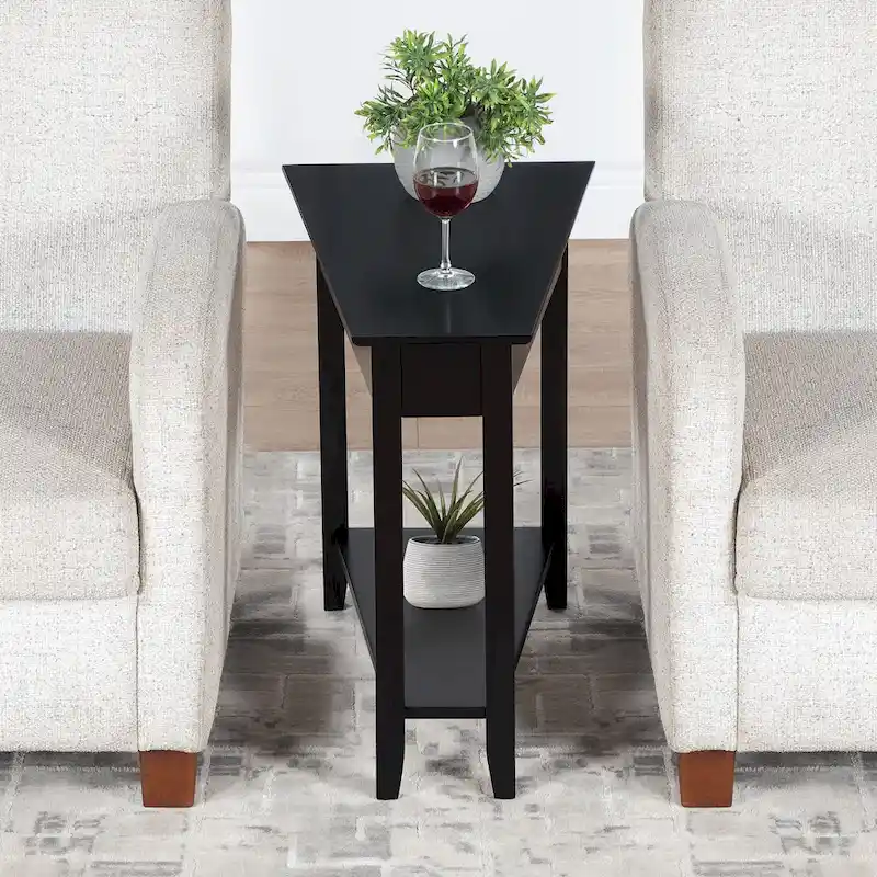 Table d'appoint traditionnelle en forme de coin avec étagères