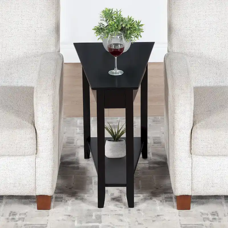 Table d'appoint traditionnelle en forme de coin avec étagères