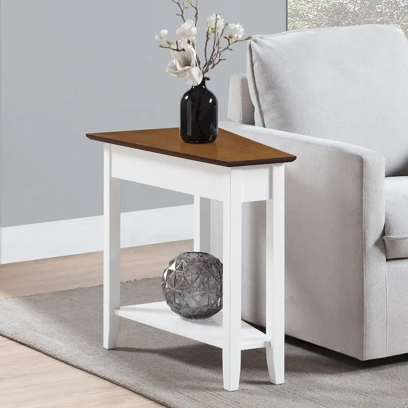 Table d'appoint traditionnelle en forme de coin avec étagères
