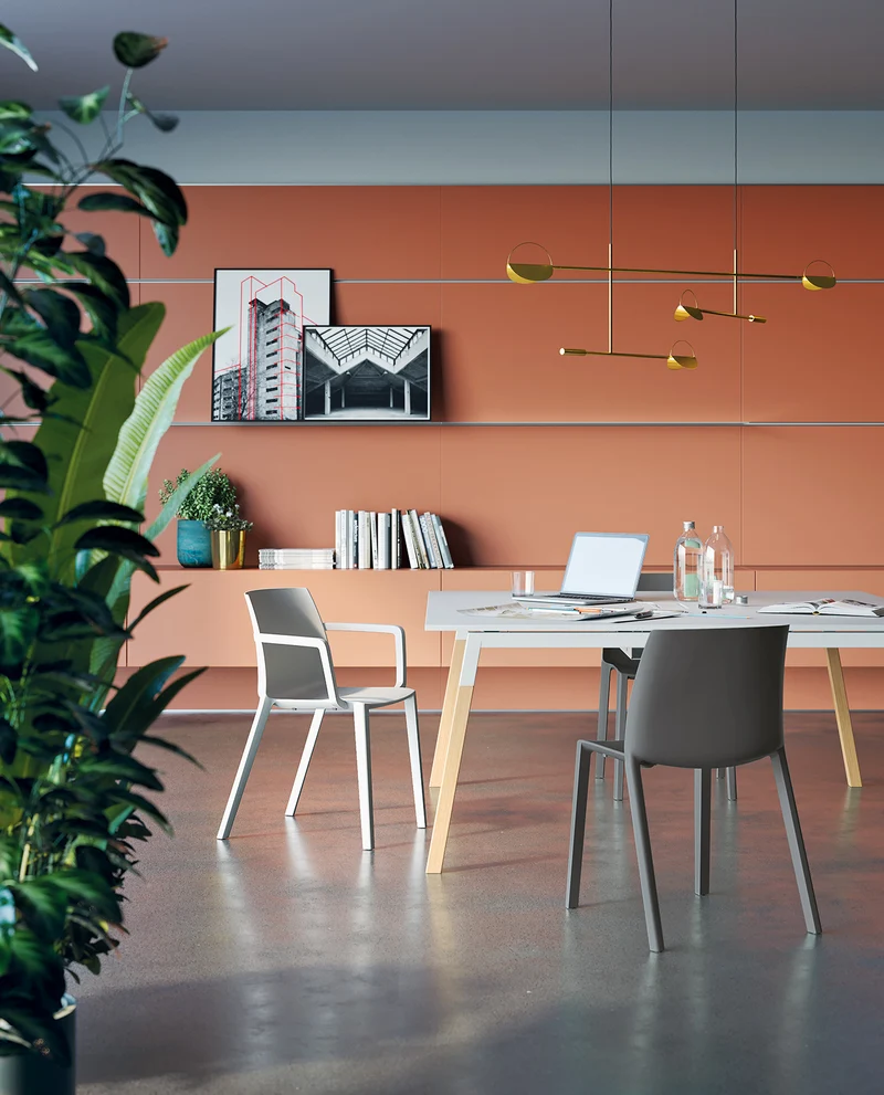 Chaise empilable en polypropylène Ador