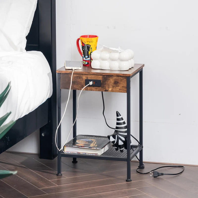 Table d'appoint/Bout de canapé design industriel en bois marron vintage et métal noir avec double plateau et ports USB intégrés - OAKHAM