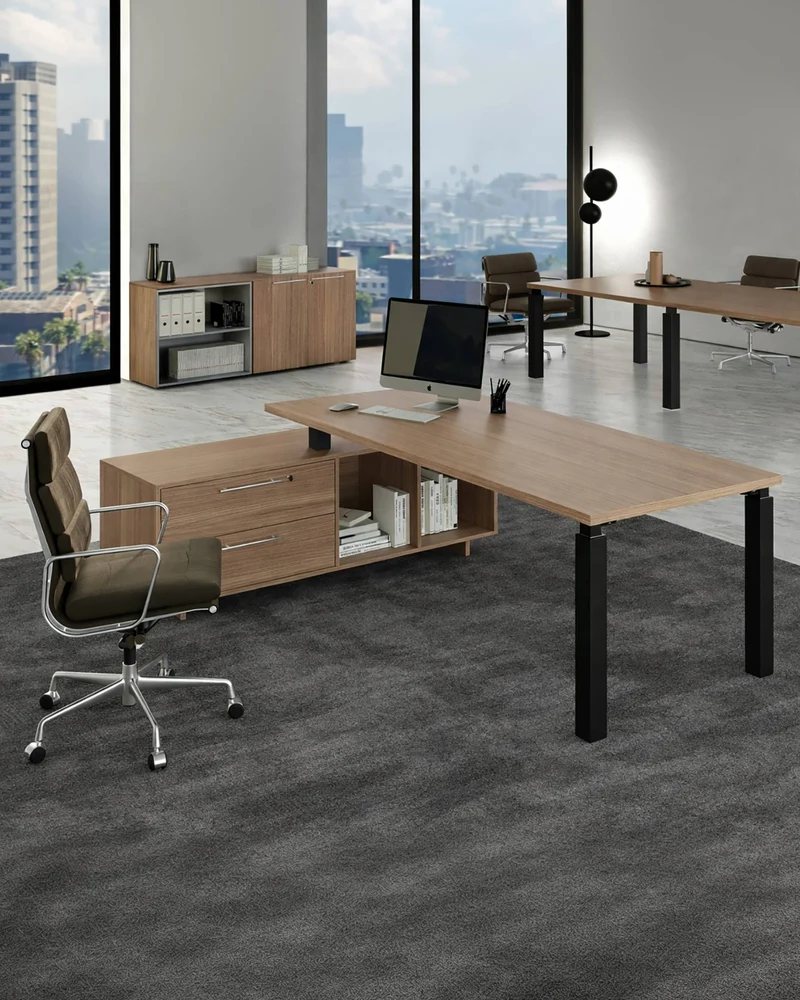 Bureau de direction Quatro sur crédence
