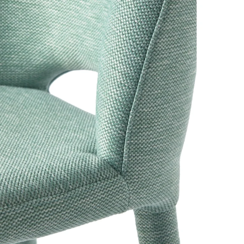 CHAISE HOLY