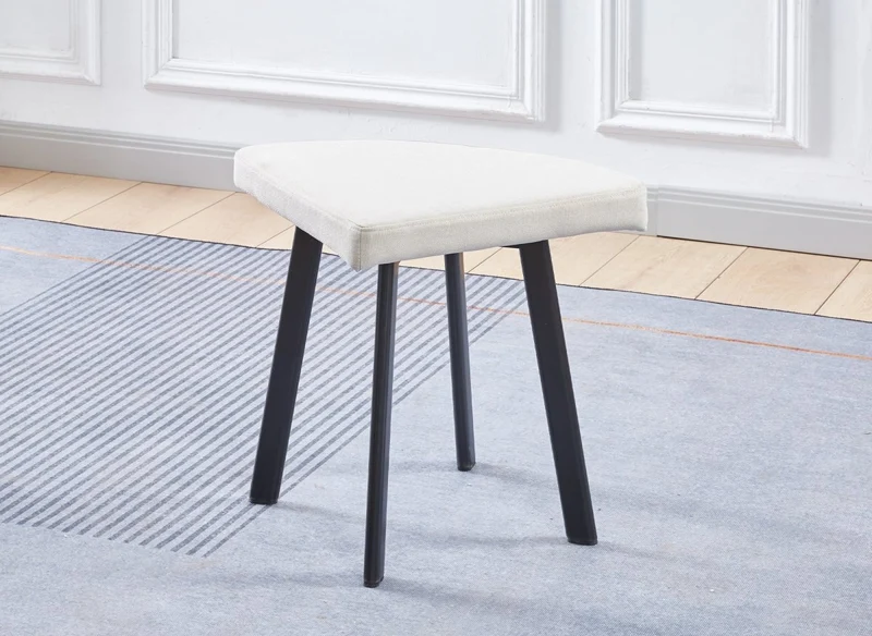 Ensemble table à manger en bois avec 4 tabourets beige IRINA