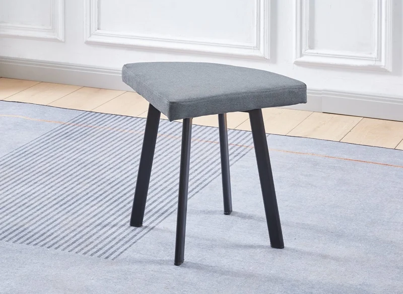 Ensemble table à manger en bois gris clair avec 4 tabourets gris IRINA