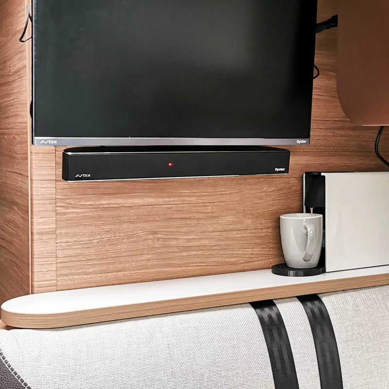 Tablette de rangement pour Knaus avec banquette au niveau de la salle d'eau