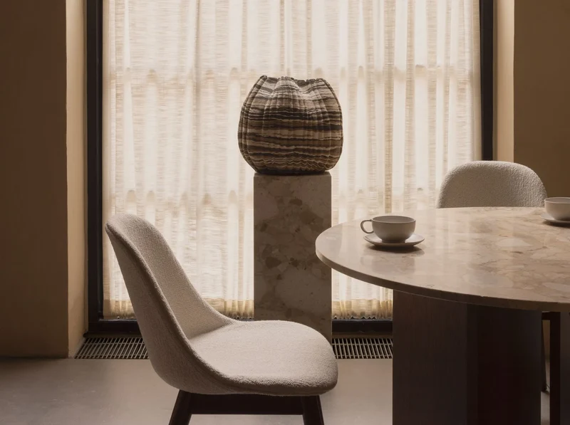Androgyne Dining Table