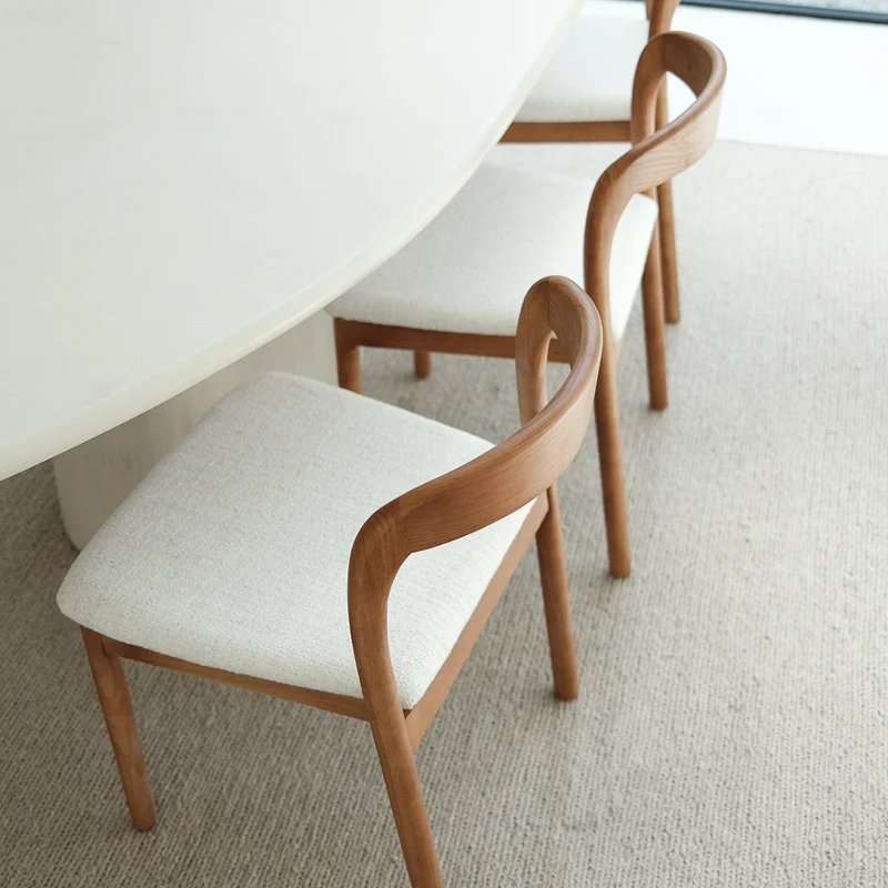 Eetkamerstoel Chale - H76.5 cm - Licht Walnoot - Ivory bouclé Weave