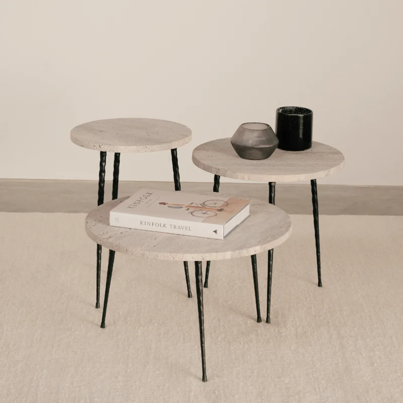 Elegante bijzettafel - Wit travertin - Mat zwarte poten H40