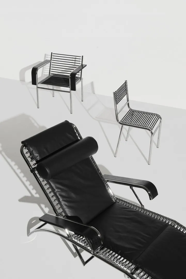 Sandows Daybed N°114 with Wooden Armrests & Accessories