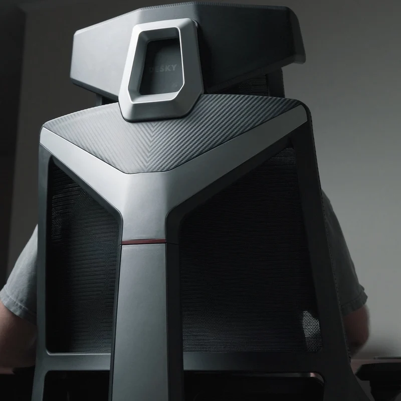 Desky Vanguard Gaming Chair