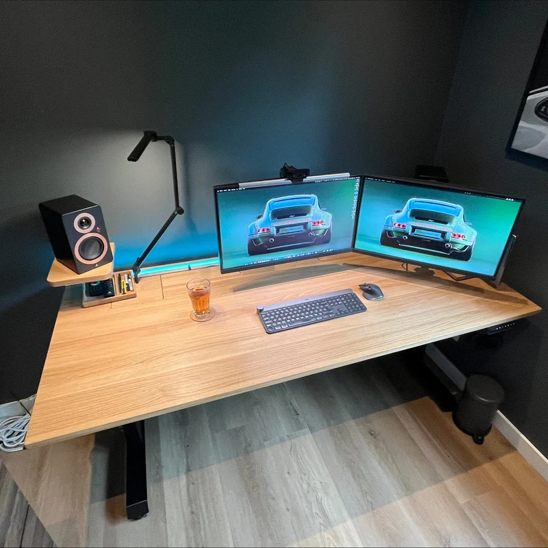 Floating speaker stands